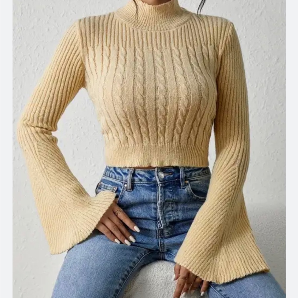 NWT Womens Bell Sleeve Fashion Sweater